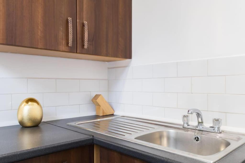 Hyde Park Delux 1 Bed Bayswater Апартаменты *