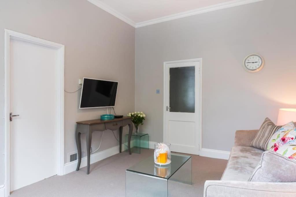 Hyde Park Delux 1 Bed Bayswater Londra