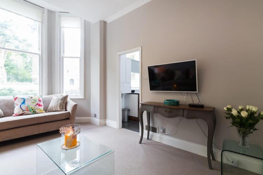 Hyde Park Delux 1 Bed Bayswater *